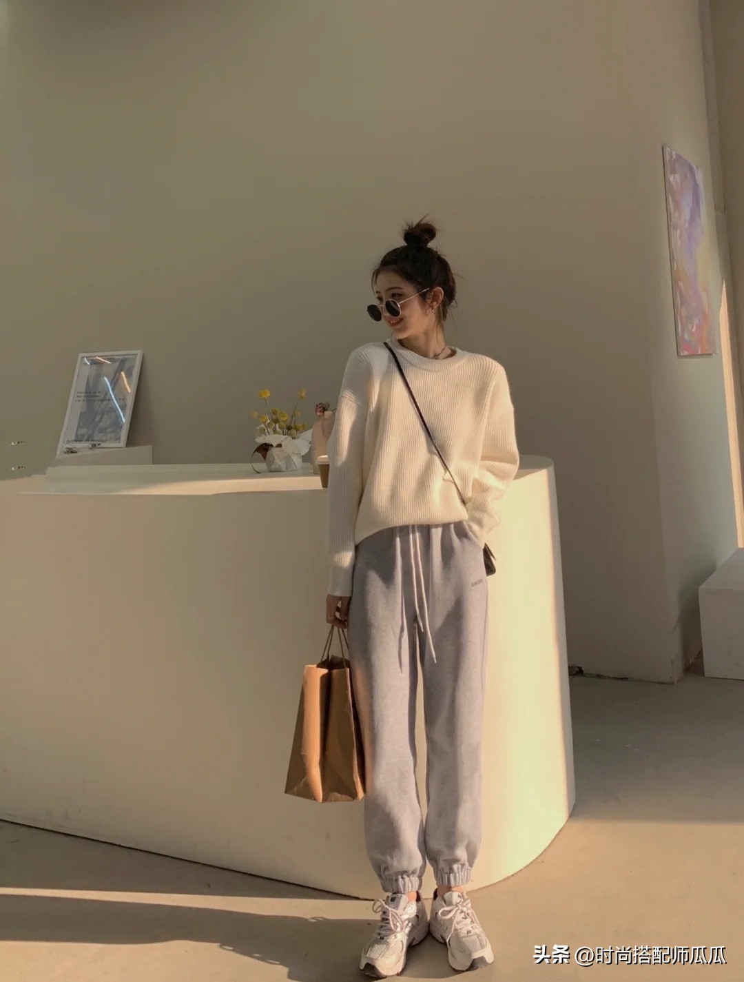今年“运动裤”变的好时髦！混搭卫衣、西装，意外的洋气好看