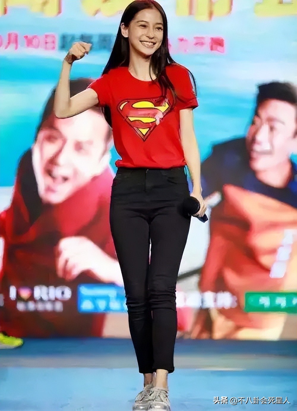 杨幂杨颖身材对比,杨幂的腰臀比