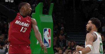 巴特勒关键时刻致命5分杀死比赛,巴特勒上场17分钟怒砍两分