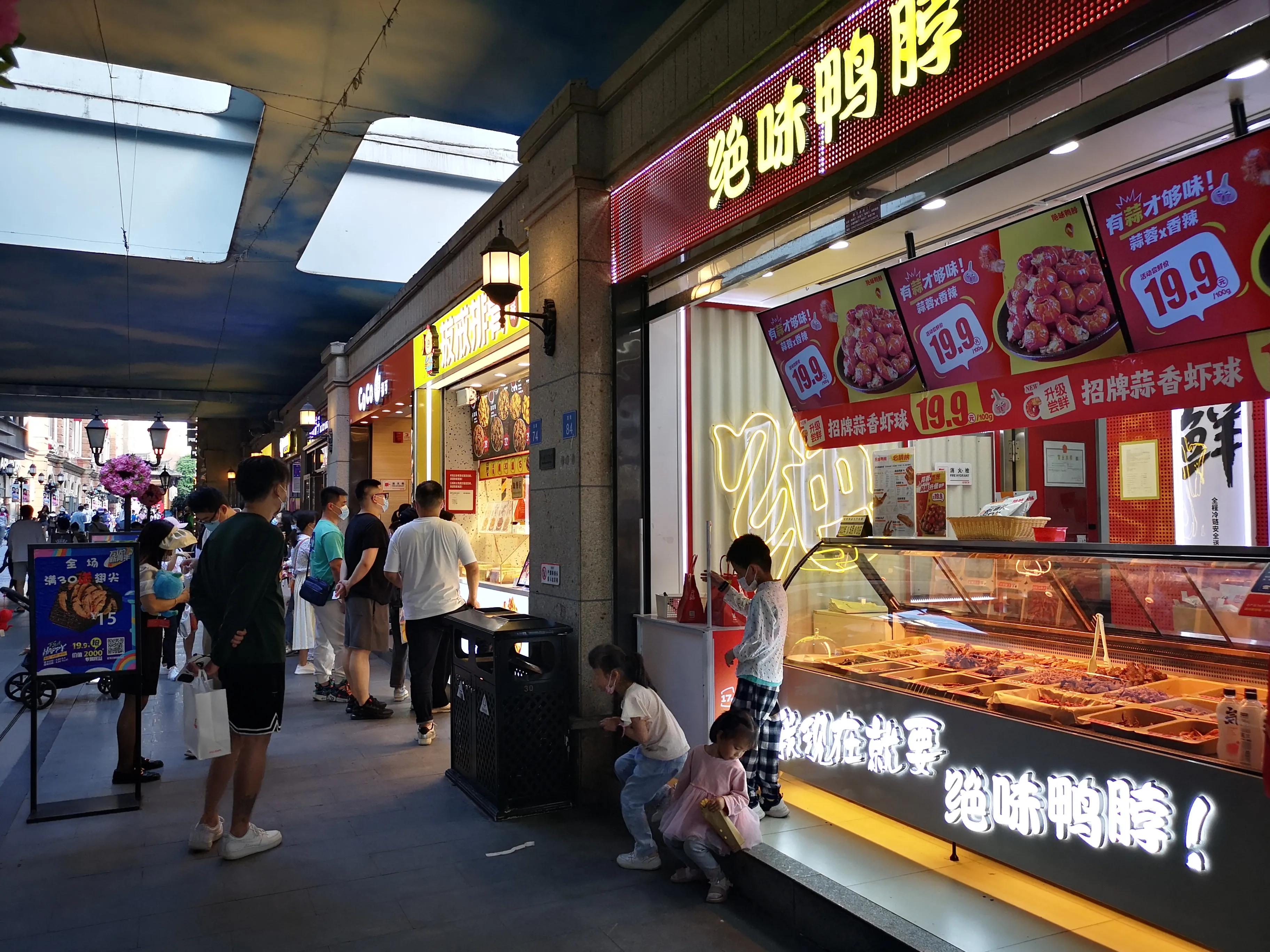 武汉恢复日常活力街头生活,武汉人回归正常生活更有信心