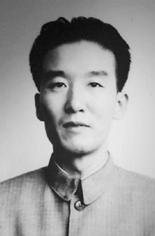 1968年，康生送给*青江**一块珍贵的端砚，*青江**：在哪里搞到的？