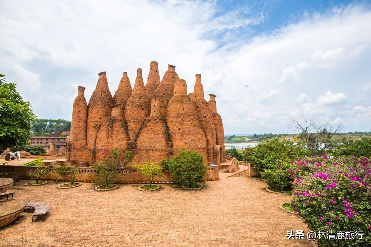 半城温泉半城湖！这座县级市冬暖夏凉，外地人坐高铁来避暑