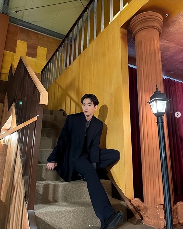 边伯贤给粉丝买单,边伯贤袜子