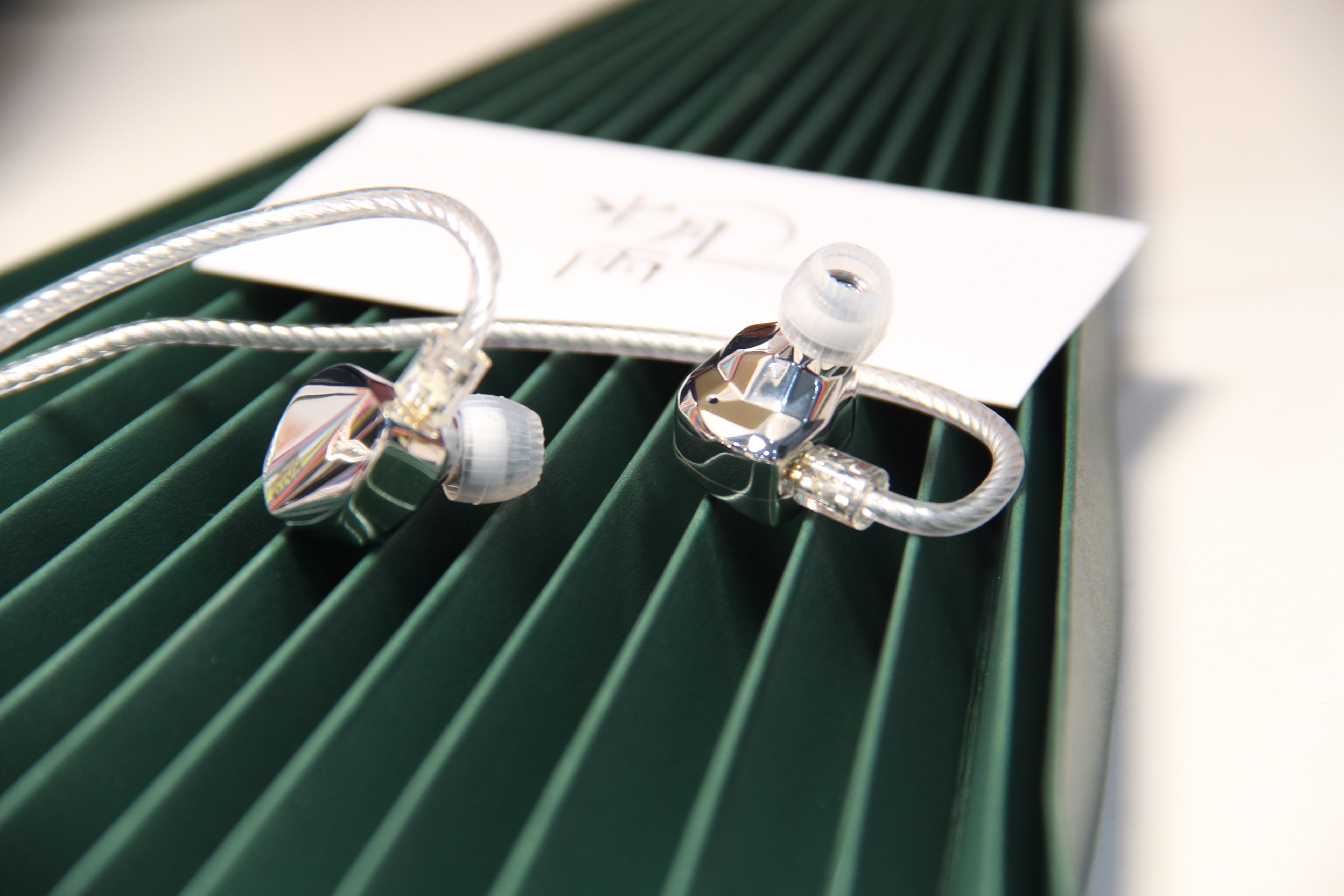 水月雨兰值得买吗,水月雨kato比得上费兰朵吗