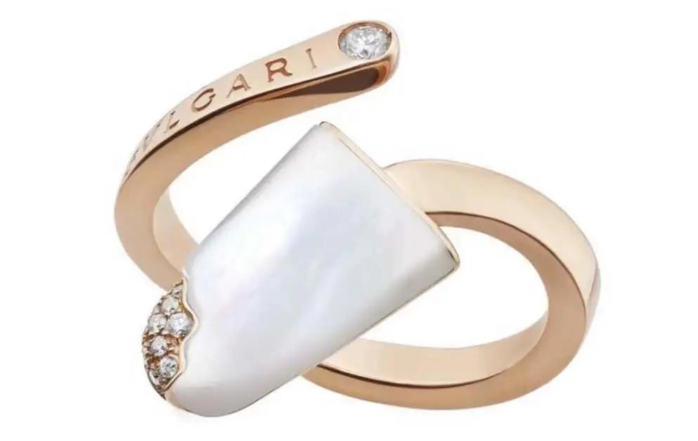 Emily在巴黎II上线即遭吐槽，真正的巴黎女人怎么搭珠宝？