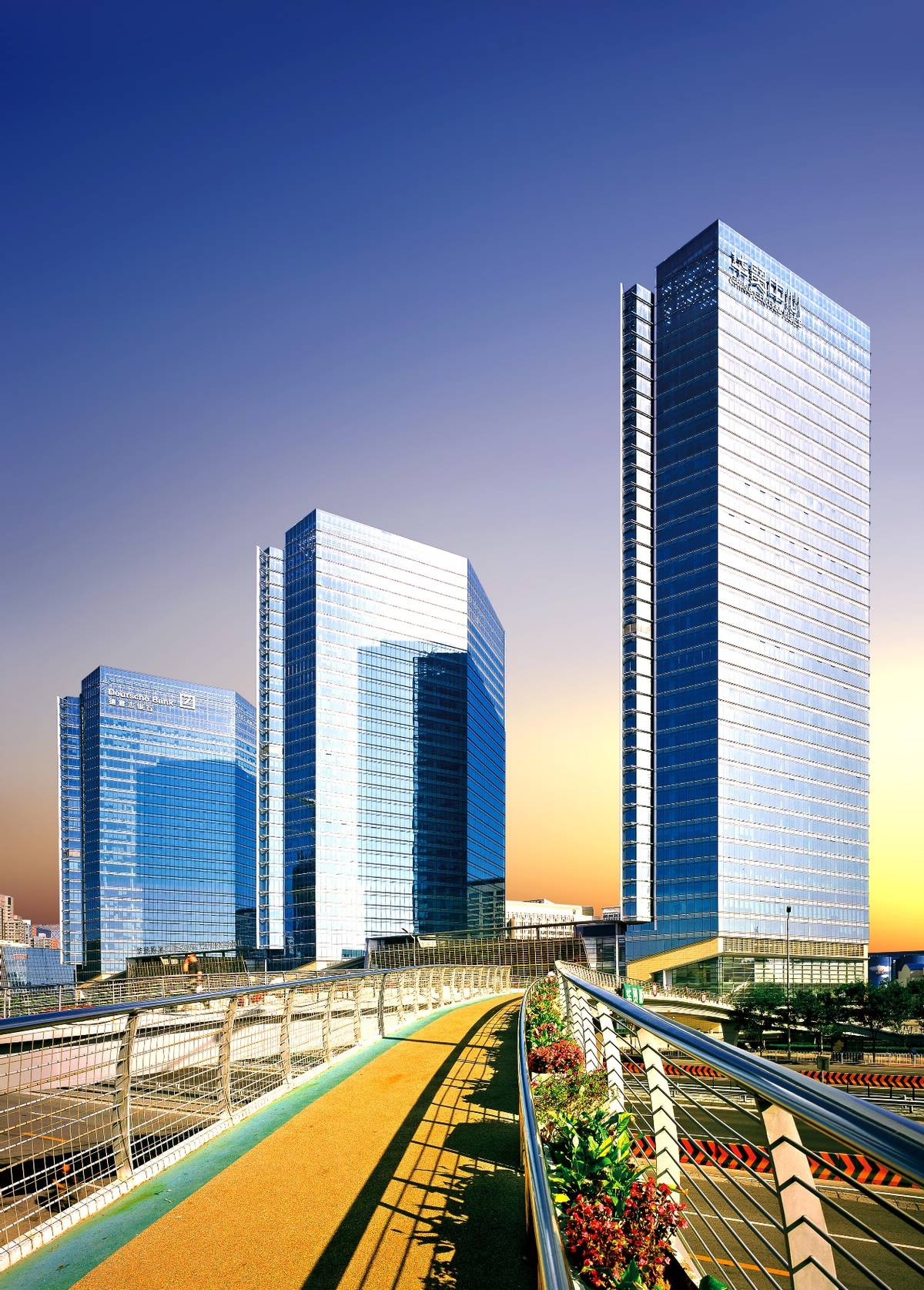 斥资700亿中国建世界第一港,南京斥资40亿打造的景点