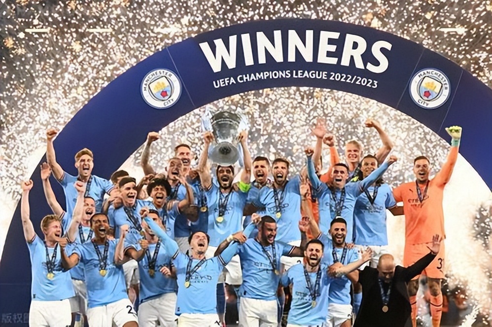 曼城三冠王夺冠庆典曼联,曼城三冠王夺冠庆典阿尔瓦雷斯