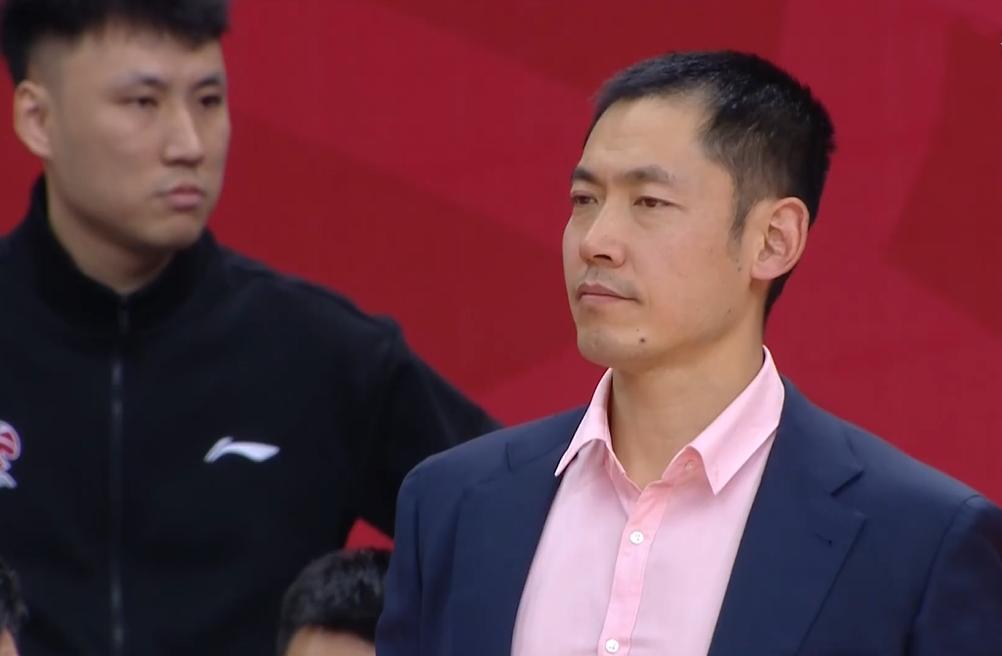 大卫詹姆斯重伤冲上热搜!球迷呼声一边倒,胡金秋的冷漠被放大