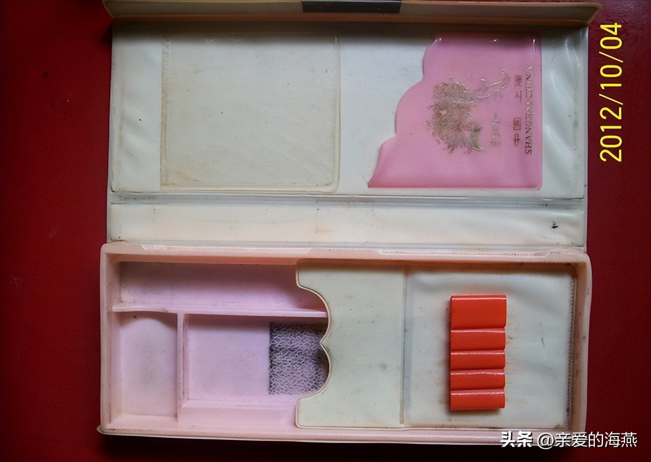 七八十年代供销社里的打酱油、雪花膏、搪瓷缸子，全是当年的味道