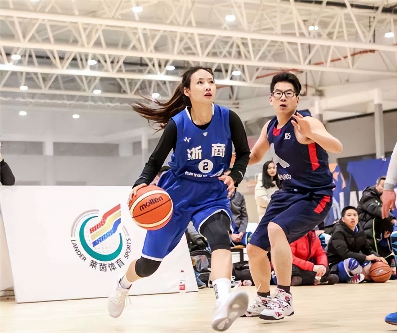 中国女篮王思雨照片好看一点的,徐杰和张茹王思雨身高啥关系