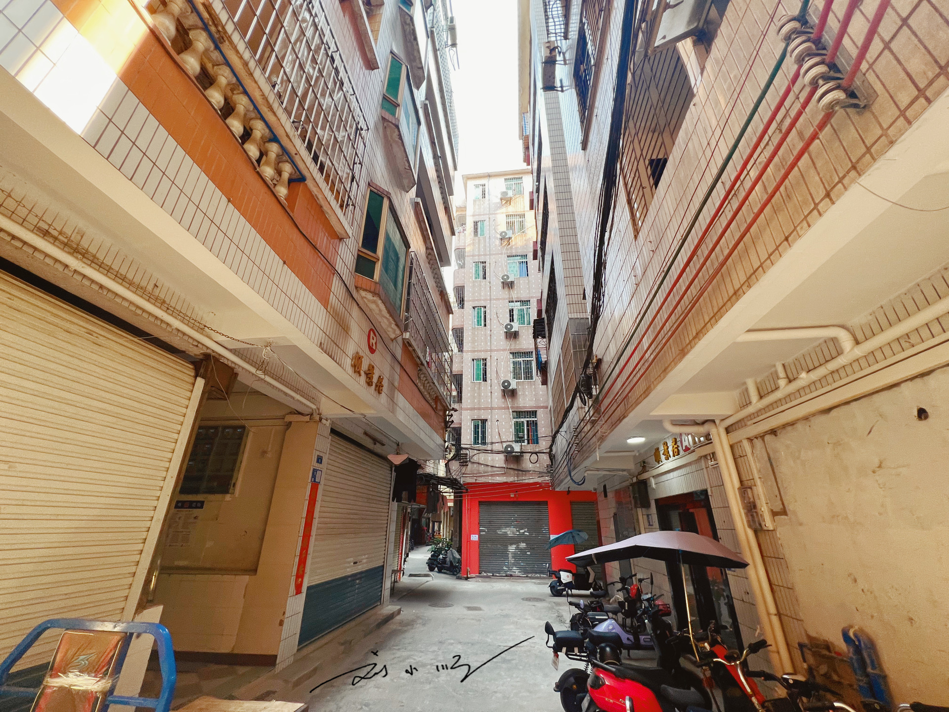 广州市中心有一个超大的城中村,广州白云区有几个热闹的城中村