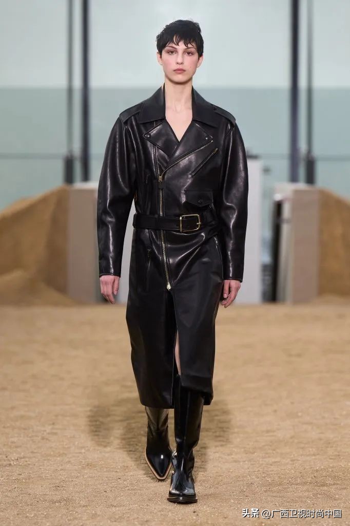 今年秋冬皮衣看起来更温柔了,新款皮衣穿出气质穿出高级感