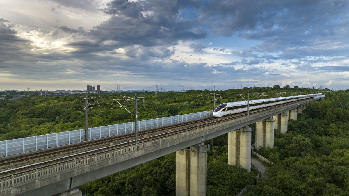 三年级上册语文第八个单元的作文,三年级上册语文第八单元写作400字