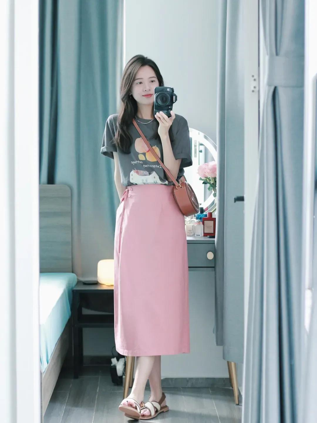 “裙子”这么穿真惊艳！不上膝、不花哨、要收腰，高级优雅又减龄