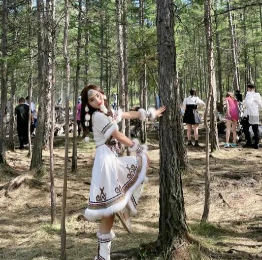 五十六个民族服饰傈僳族,五十六个民族代表服饰图片