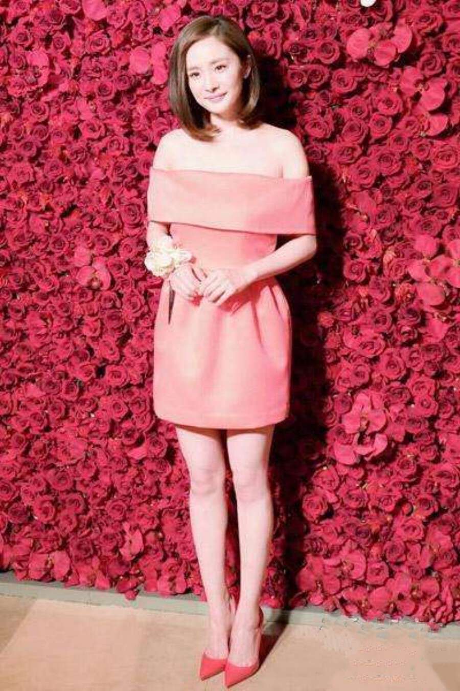 杨幂用复古风玩转糖果色,杨幂紫色牛仔蓝穿搭