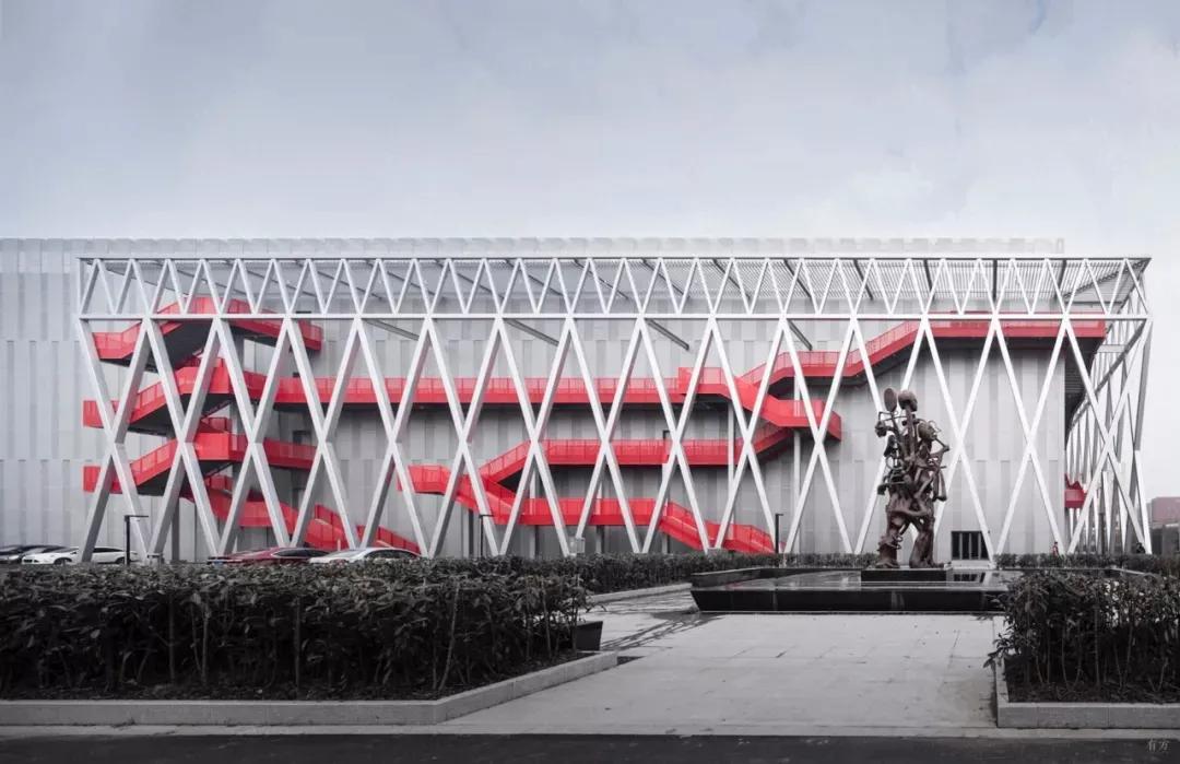 浓眉大眼的淘特也玩起了潮流，还拉上杨超越？