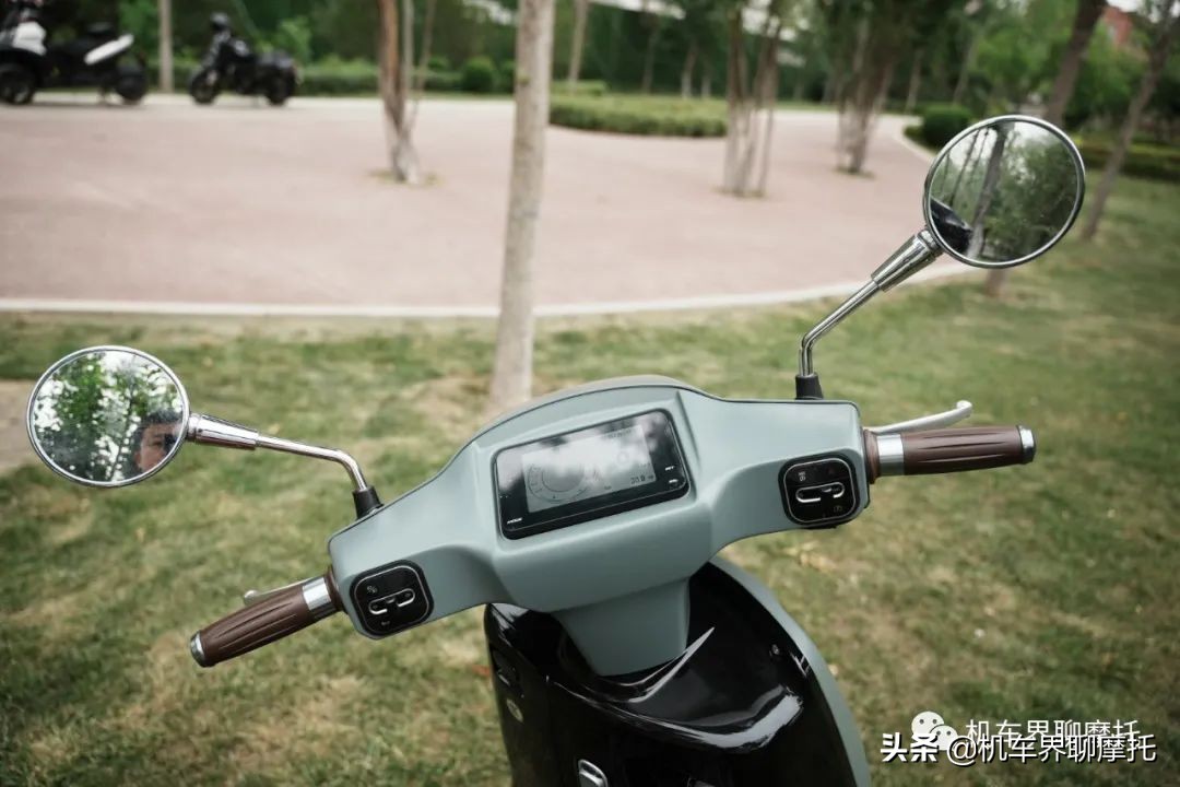 国产踏板车蒙娜丽莎,2024款南方蒙娜丽莎250max踏板车