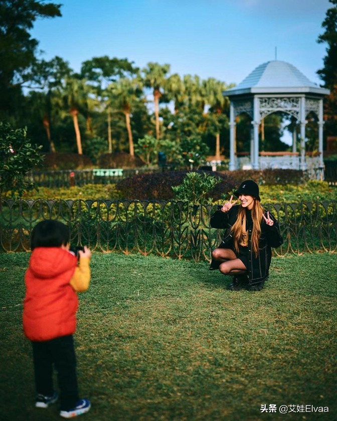 陈凯琳穿红色外衣秀身材,陈凯琳好身材