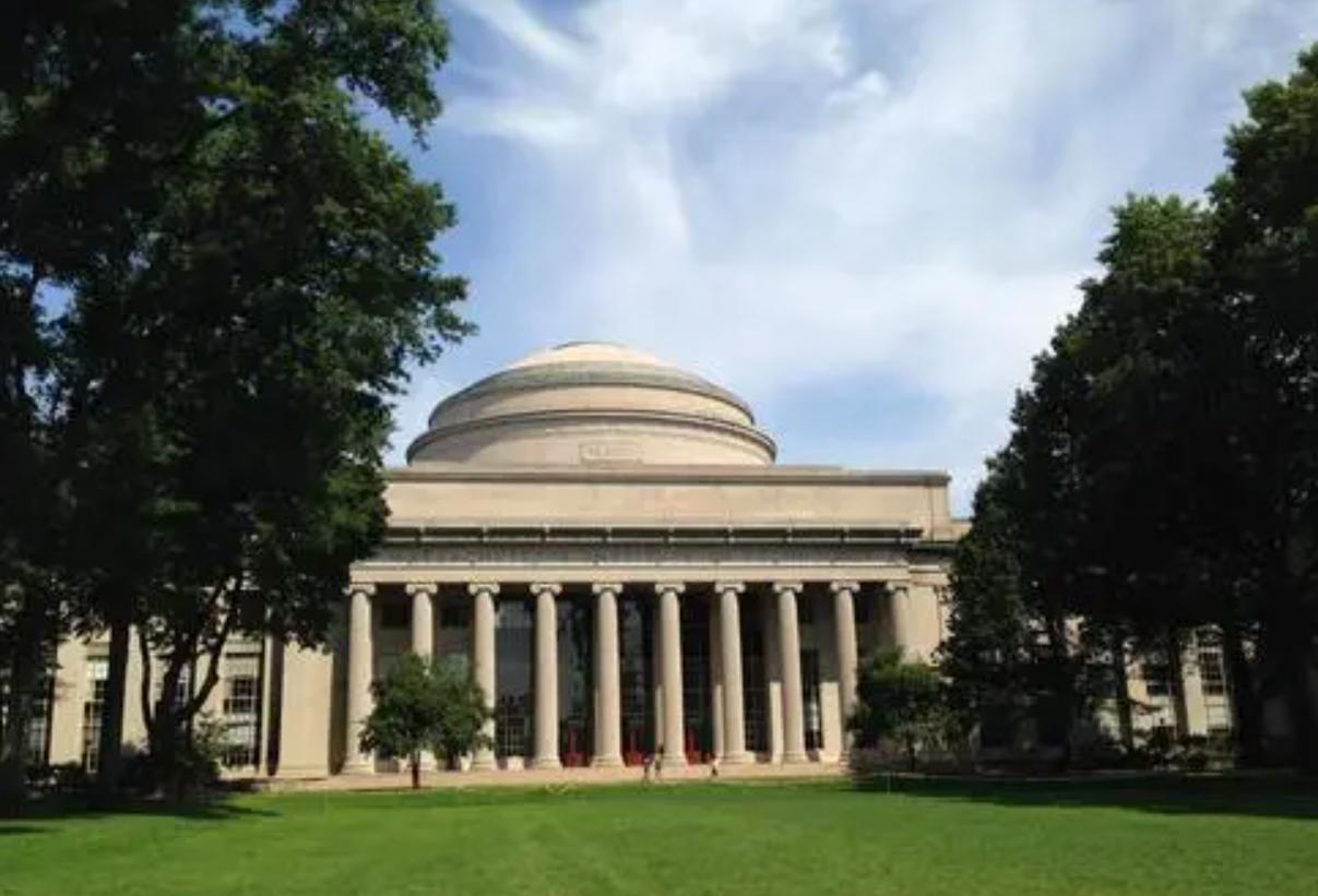 自杀的34岁中国天才，美国加州为他降半旗，背后却是一段无奈往事