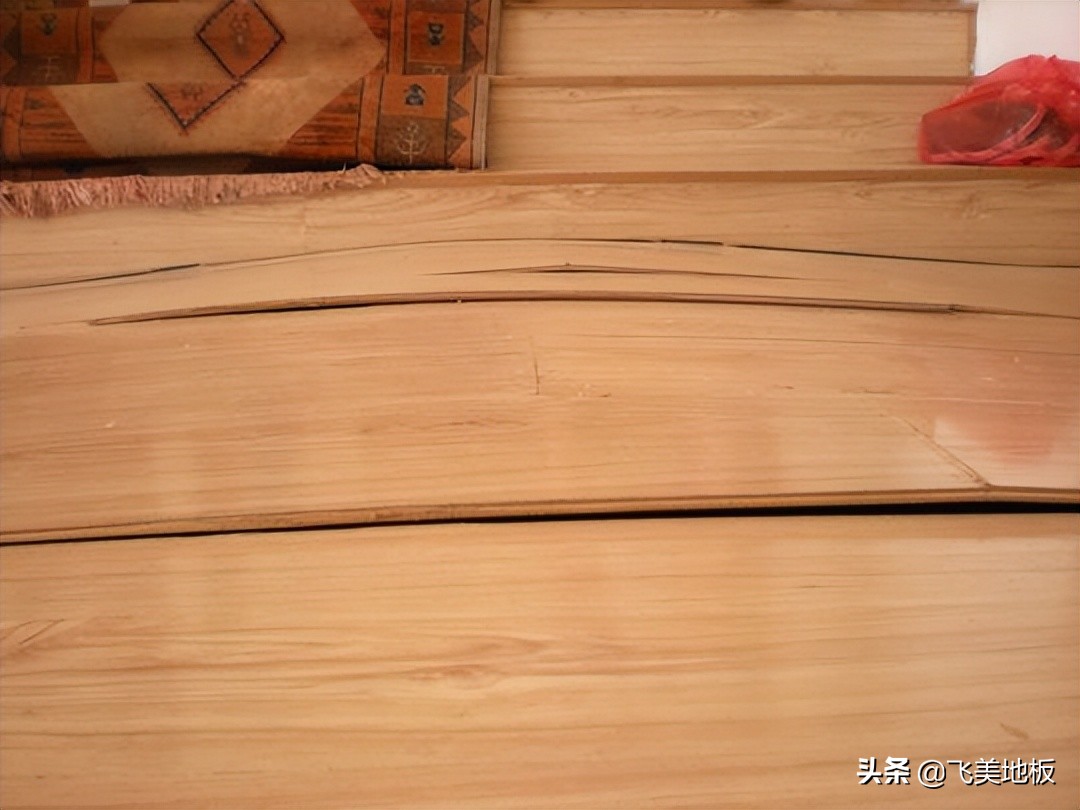 雨季木地板鼓起来怎么回事,地板受潮起鼓怎么处理