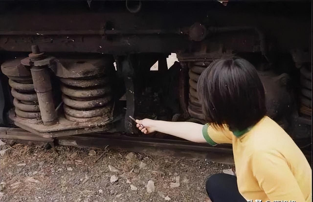 火车内的4个“秘密”：神秘的乘务员规定和震撼的鸣笛传统！