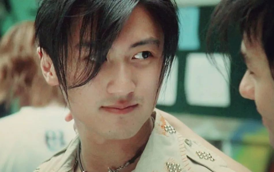 谢霆锋出道当歌手的时候,谢霆锋出道就做主角吗