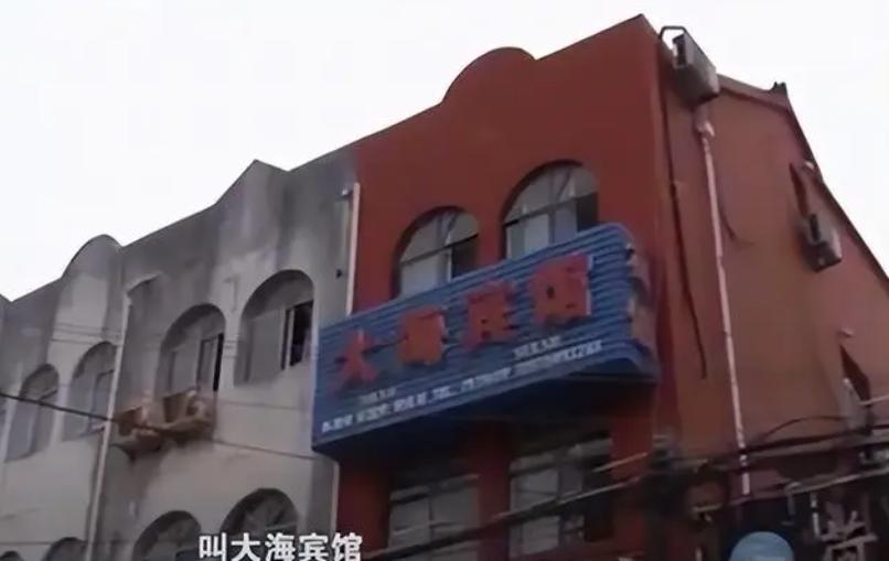 神秘男子一天买几万彩票中了不领,传奇故事神秘男子每天买上万彩票