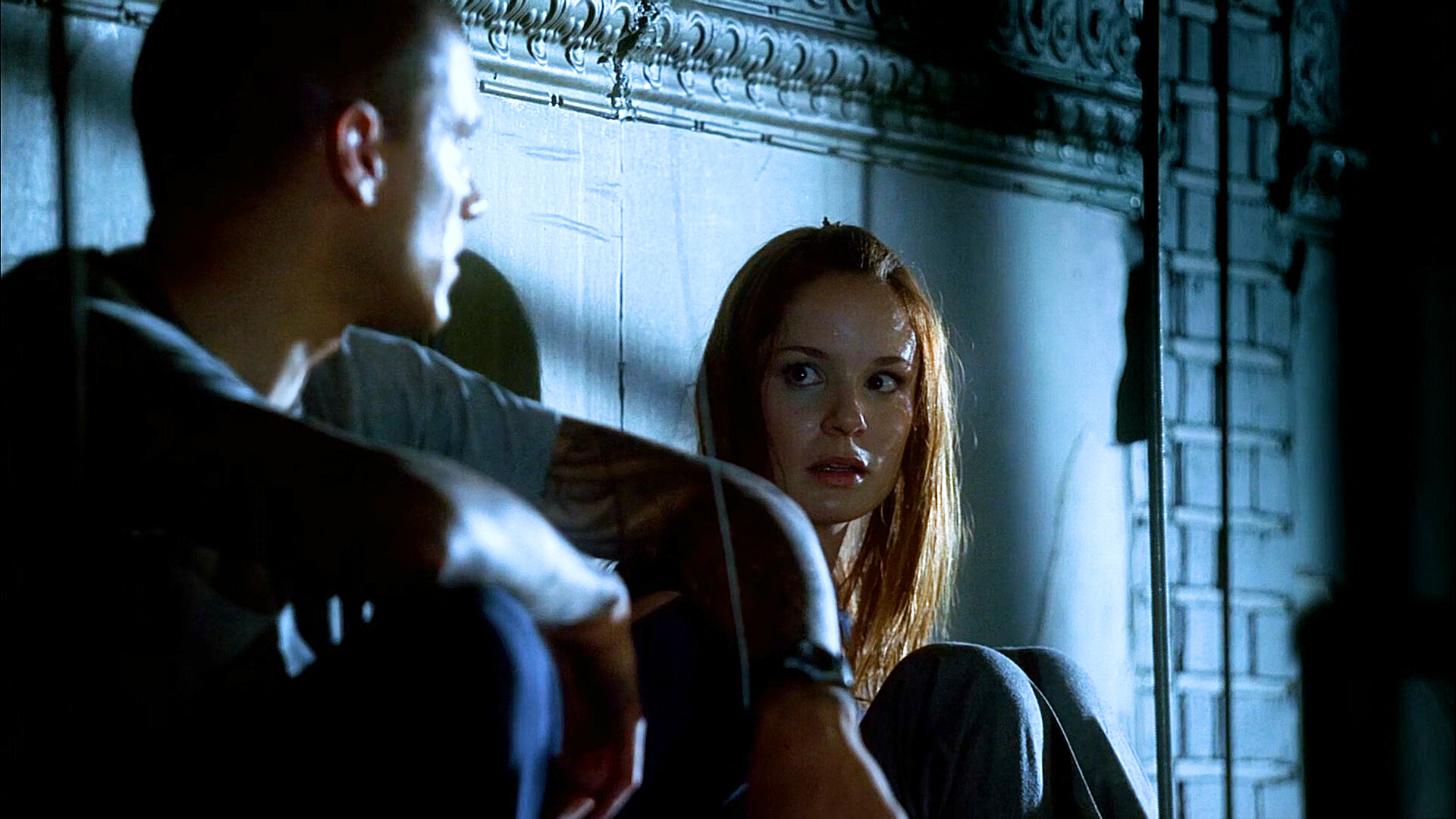 越狱7：监狱*乱暴**囚犯失控，迈克不惜暴露计划，从逃生通道救萨拉