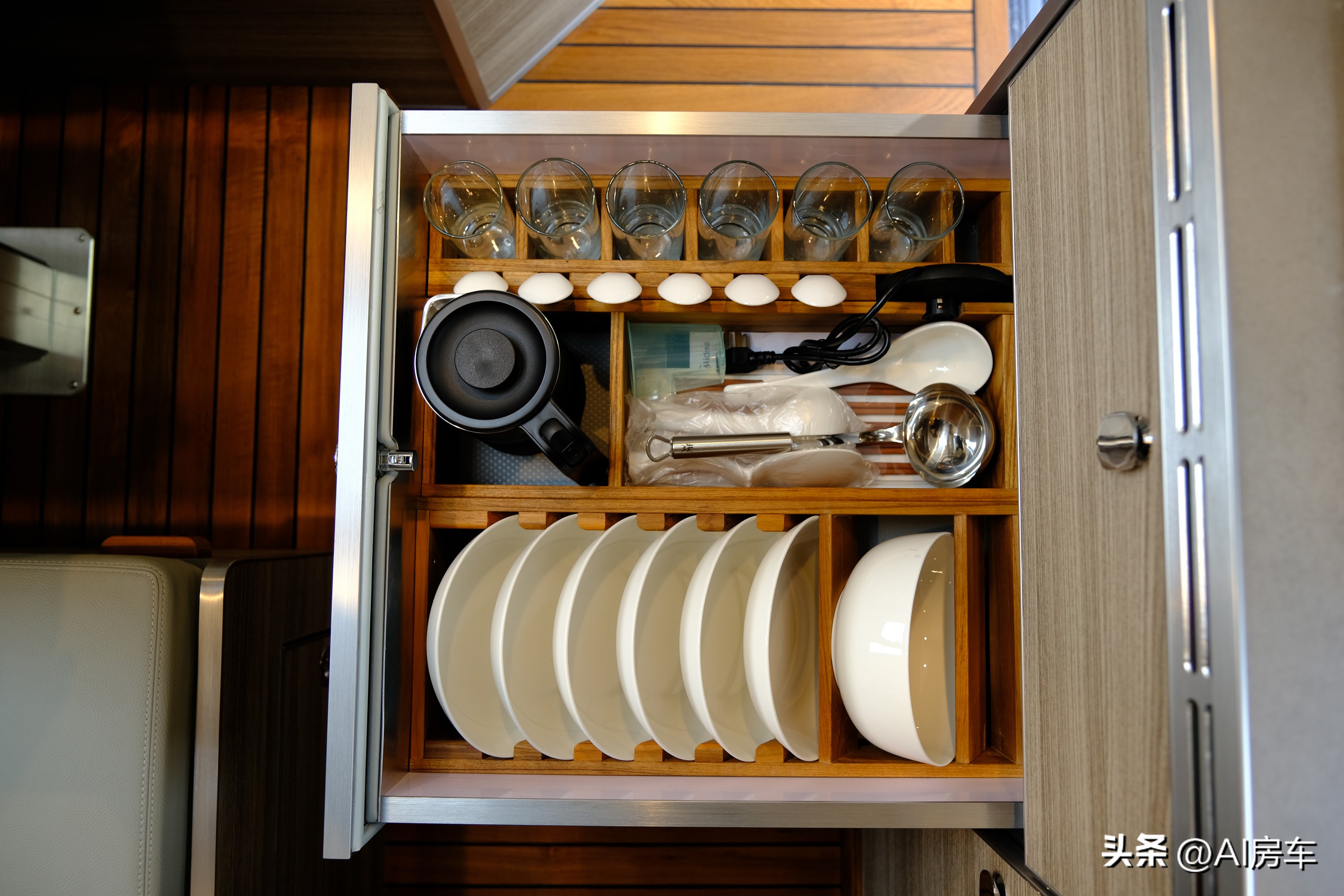 非常少见的阿莫迪罗福特f550房车,f550锐行者越野房车户外旅游视频