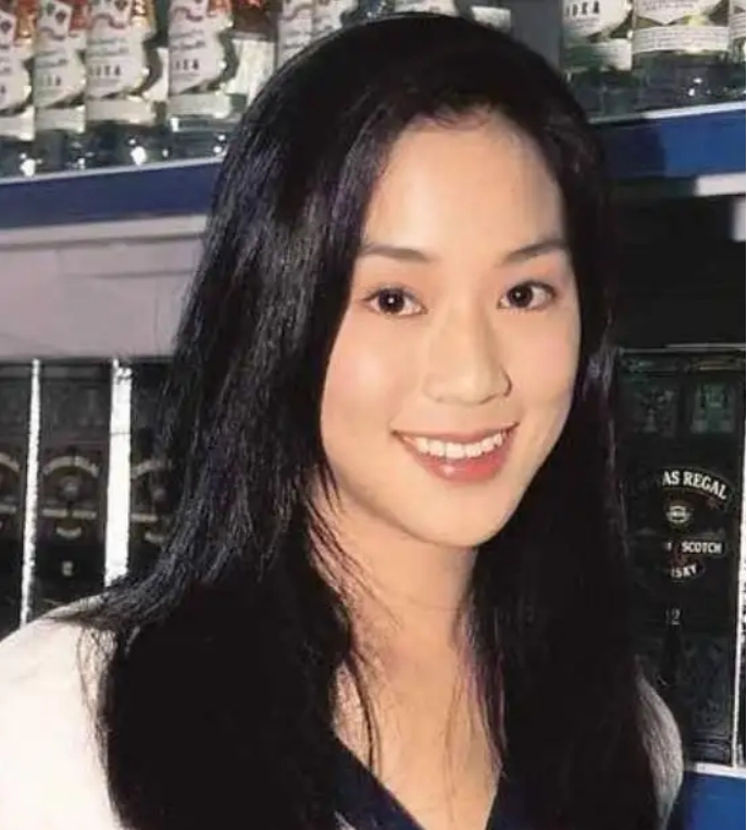 看徐子淇的现状，才明白嫁给李家诚是最好的选择