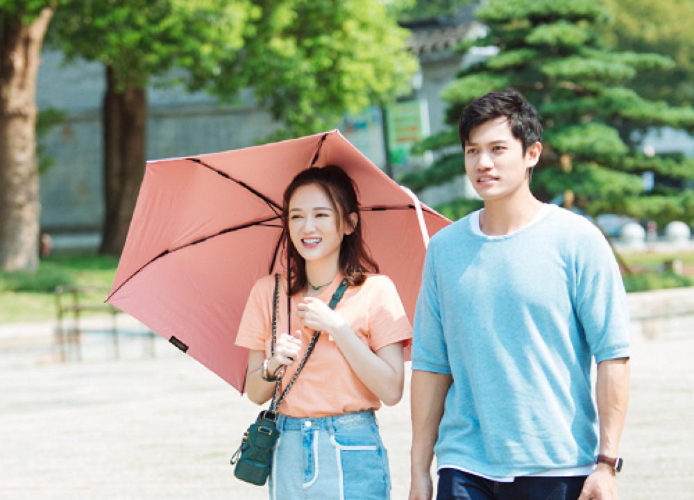 陈乔恩首晒艾伦正脸照秀恩爱,陈乔恩和艾伦机场秀恩爱