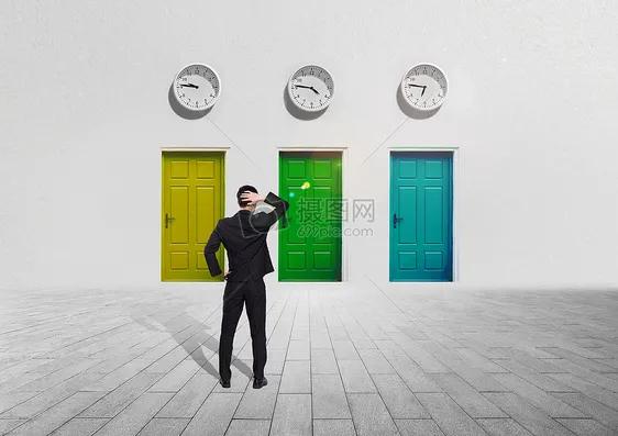 别活在别人的眼光自己的情绪里,活在别人眼神里迷失在自己的心里