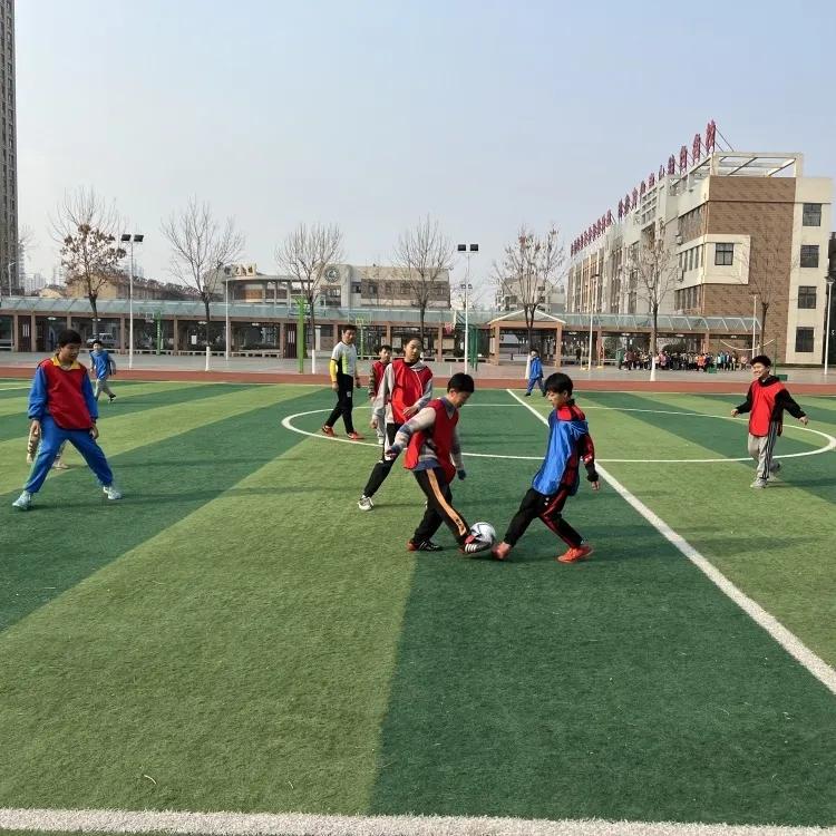 龙泉中心小学足球比赛,龙泉小学校长杯足球比赛