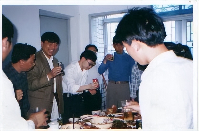 靠10万元发家的江苏首富,1000元起家的四川首富