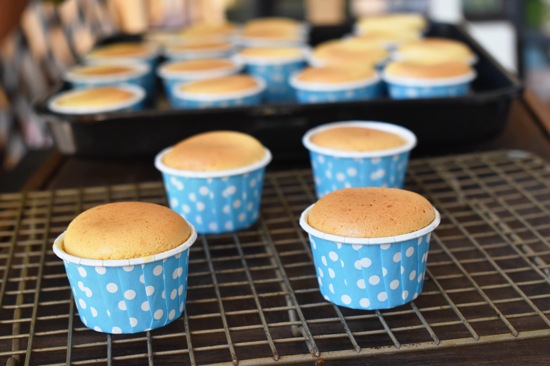 蓬松柔软的蛋糕该怎么做,用烤箱怎么做蛋糕蓬松柔软