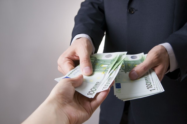 办理信用卡的条件有哪些？怎样快速办理信用卡？