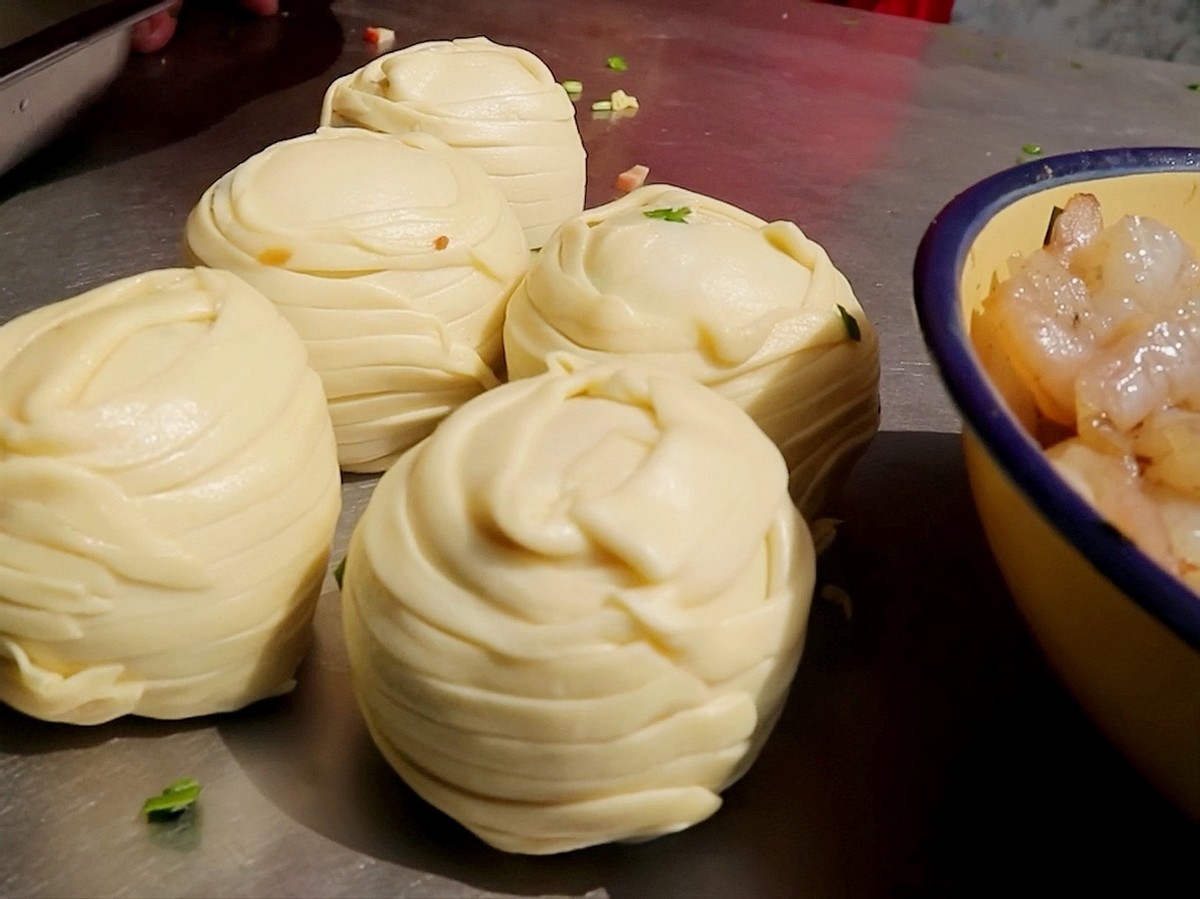 大叔坚持28年特色小吃每天限量,河南大叔做小吃十元起步的配方