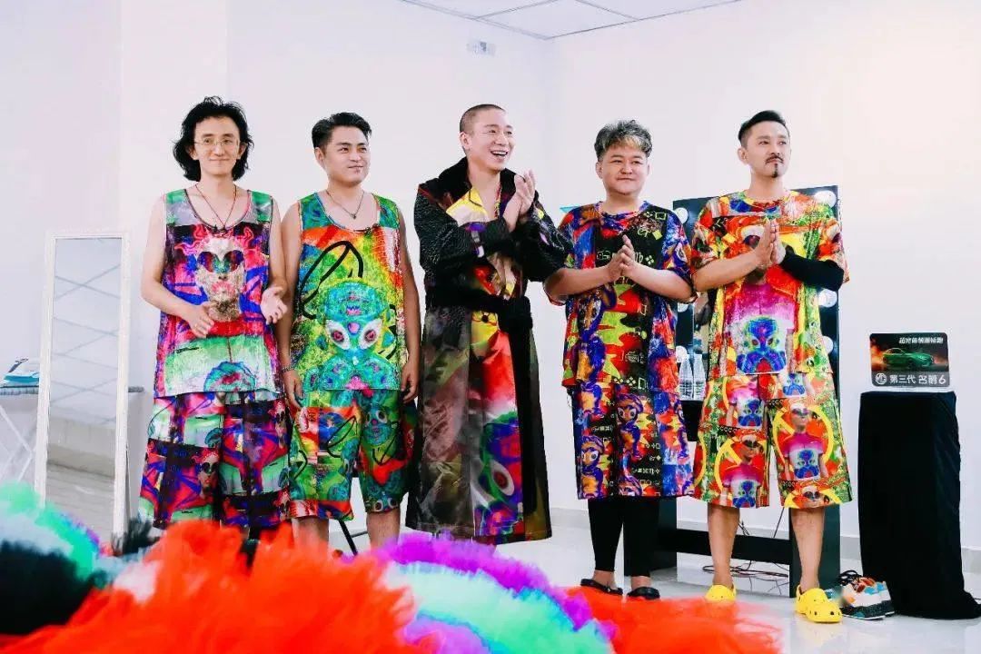 二手玫瑰第一首歌听哪一首,二手玫瑰第一个电影叫什么