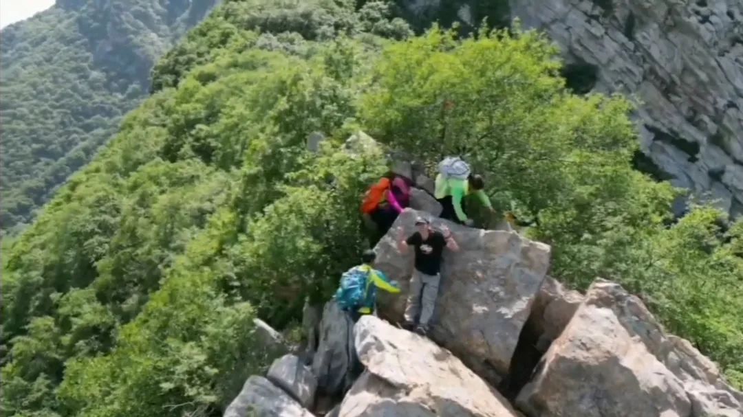 20230513嵩山月亮坡四号线溜腿，旁边的小山脊又出意外了