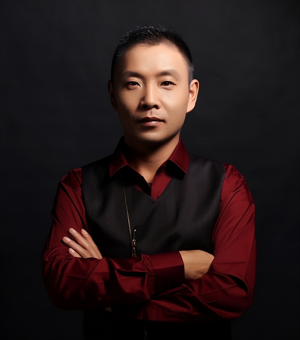 祁隆采访的农民歌手,歌手祁隆是哪个乡镇的人