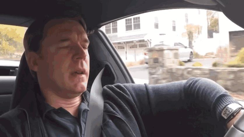 美国男子爱上巴西21岁女模特，男子多次前往巴西与她约会