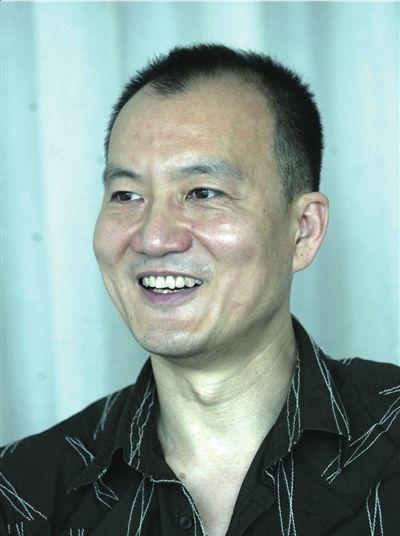 当年“小平您好”4字横幅：横幅用的是床单，笔用的是抹布