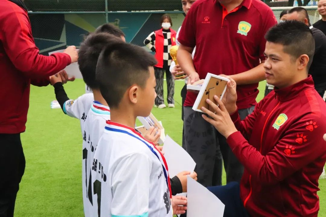 足球亲子嘉年华活动方案,足球嘉年华亲子作品