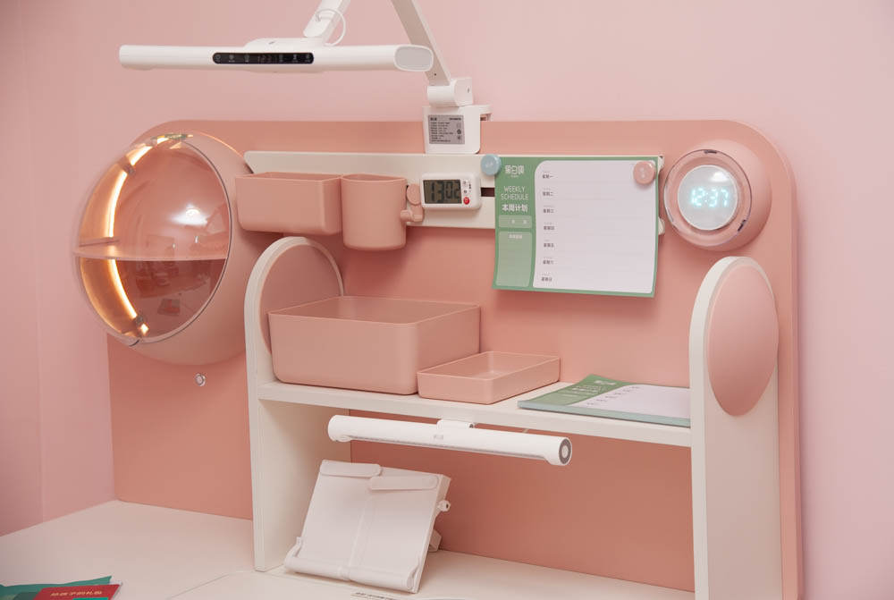 黑白调儿童桌椅——星空号评测帮助孩子养成良好坐姿习惯