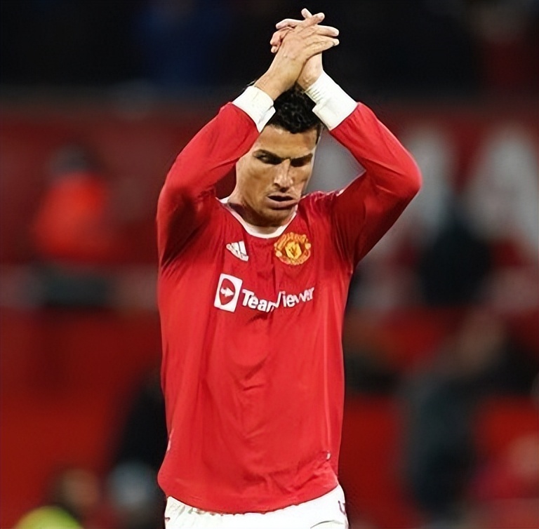 c罗头破血流对手被罚下场,c罗输球后跪地痛哭