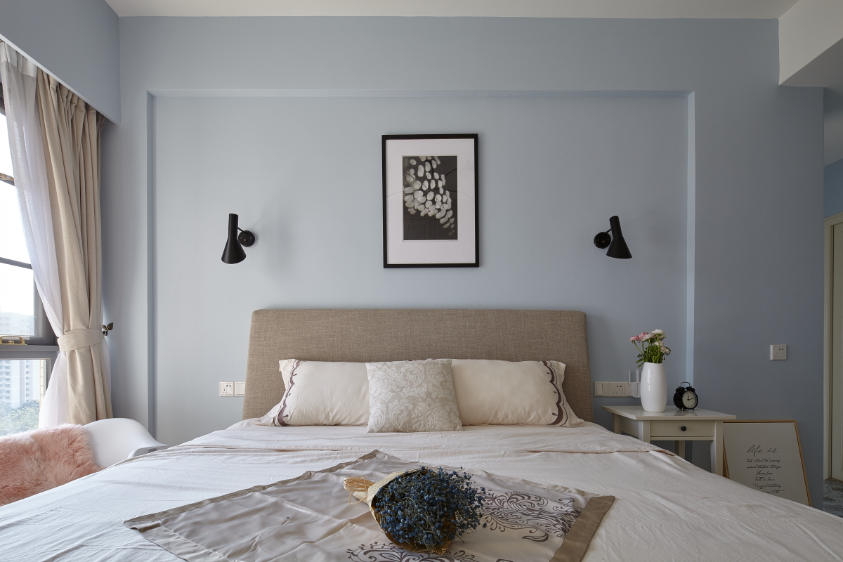 她家用木器漆打造出了独一无二的电视背景墙