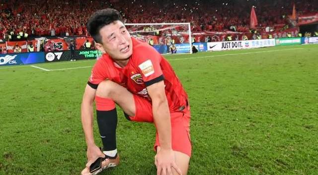 海港夺冠申花球迷反应,申花球迷穿海港球衣