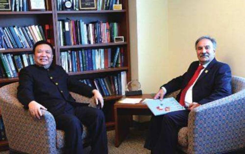 向美国捐钱的钟馨稼现状如何,钟馨稼给美国捐款