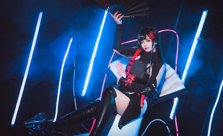 耿直Coser曝光COS过程，身材和角色不符怎么办？肉不够衣服来凑